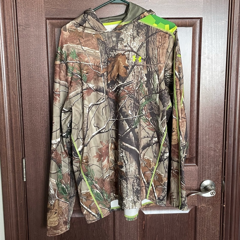 Men’s Under Armour camouflage hoodie.